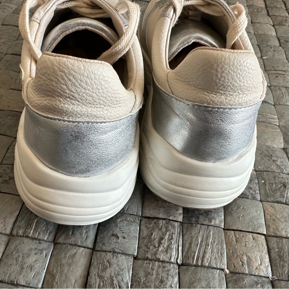 Oasis Society THE KAITLYN sneaker tennis shoes Size 7.5 Shooting Star - Picture 5 of 8